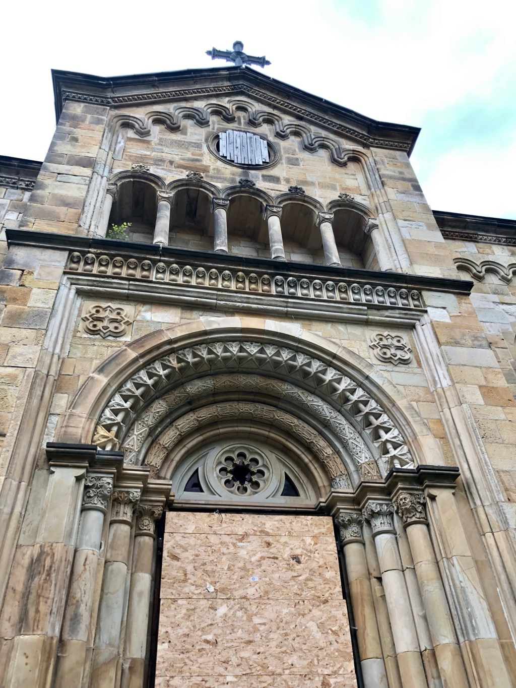 Schloss Reinhardsbrunn: Ein Schloss zwischen Glanz und Verfall